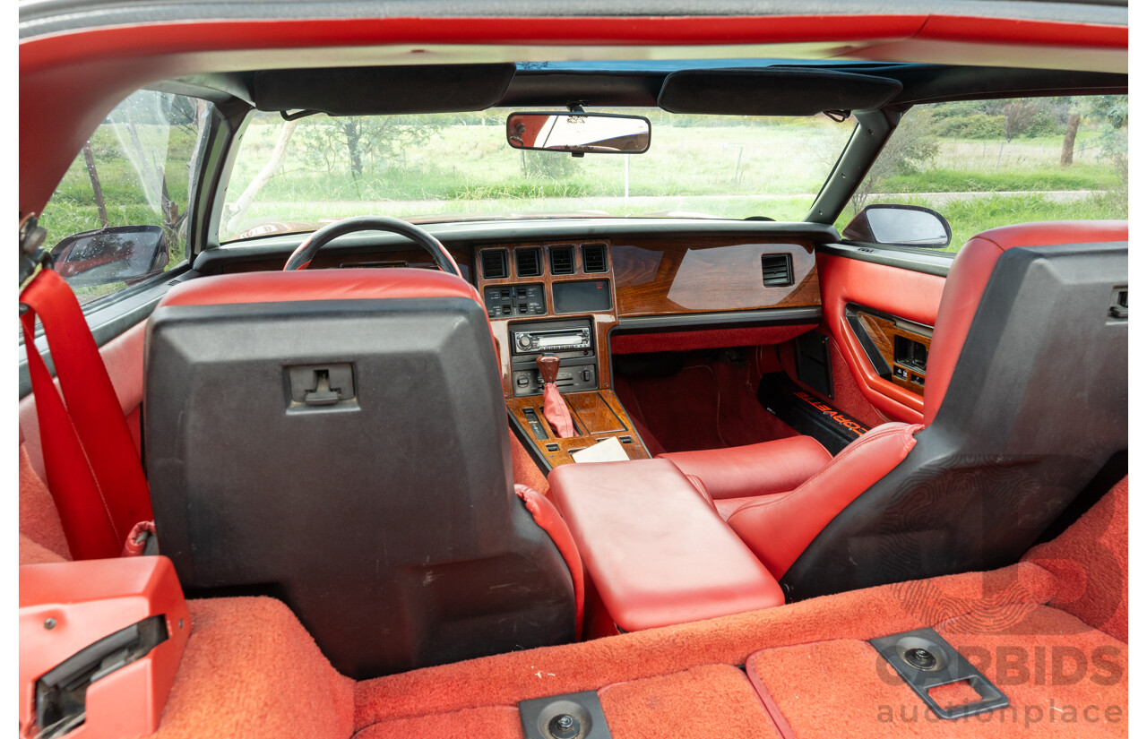 01/1985 Chevrolet Corvette C4 2d Coupe Two Tone Red / Beige V8 5.7L