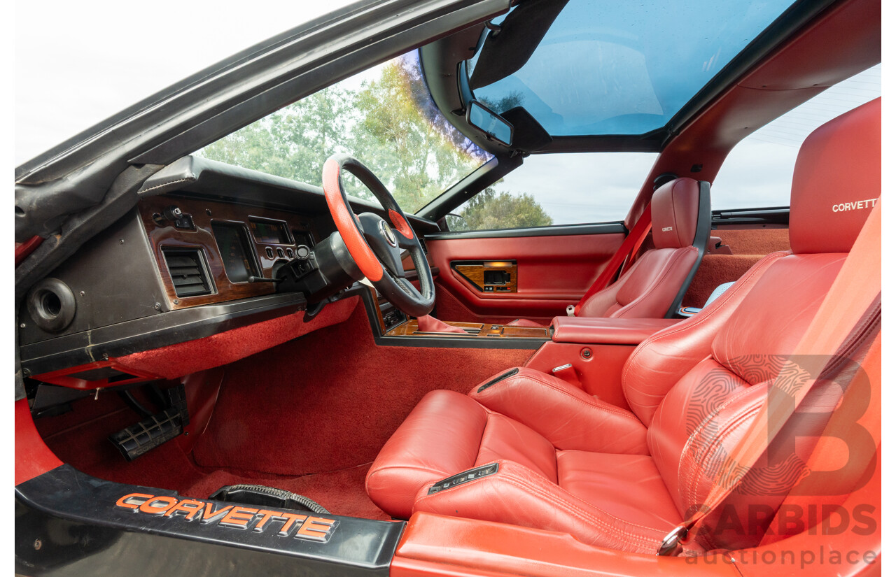 01/1985 Chevrolet Corvette C4 2d Coupe Two Tone Red / Beige V8 5.7L