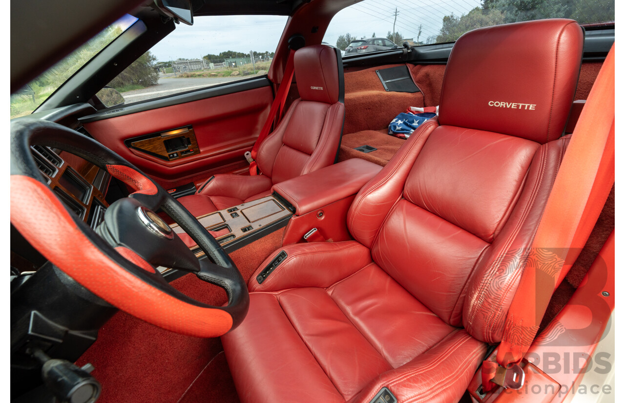 01/1985 Chevrolet Corvette C4 2d Coupe Two Tone Red / Beige V8 5.7L