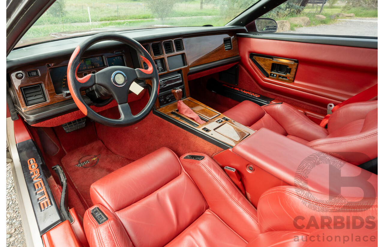 01/1985 Chevrolet Corvette C4 2d Coupe Two Tone Red / Beige V8 5.7L