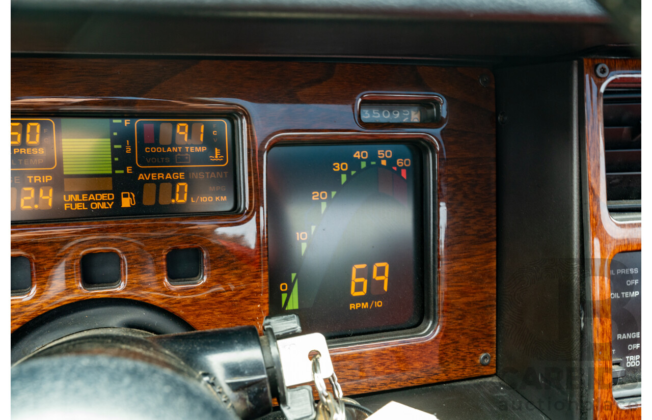 01/1985 Chevrolet Corvette C4 2d Coupe Two Tone Red / Beige V8 5.7L