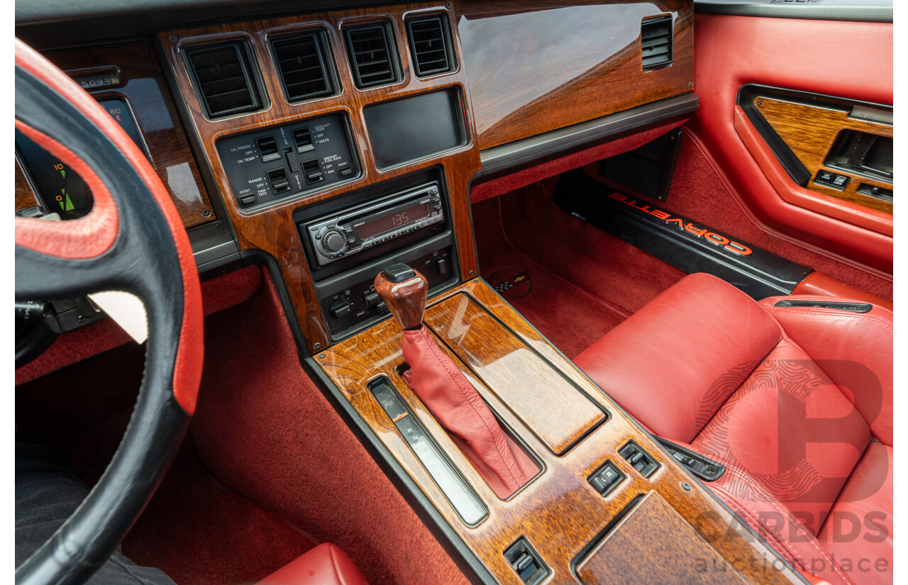 01/1985 Chevrolet Corvette C4 2d Coupe Two Tone Red / Beige V8 5.7L