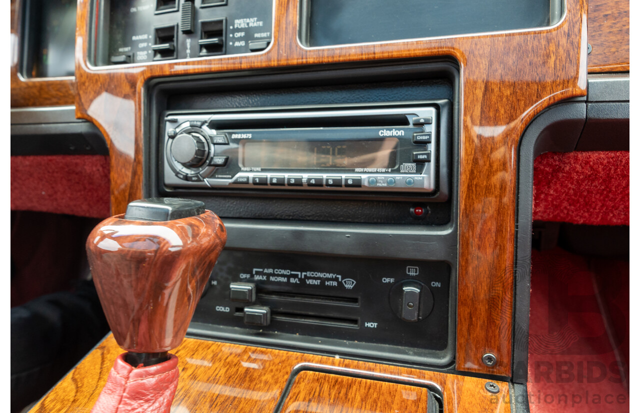 01/1985 Chevrolet Corvette C4 2d Coupe Two Tone Red / Beige V8 5.7L