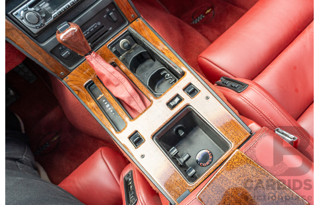 01/1985 Chevrolet Corvette C4 2d Coupe Two Tone Red / Beige V8 5.7L