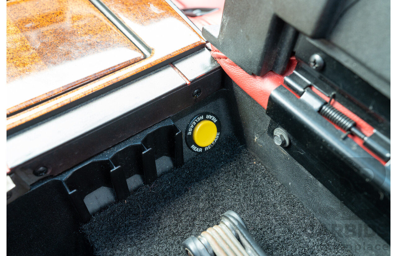 01/1985 Chevrolet Corvette C4 2d Coupe Two Tone Red / Beige V8 5.7L