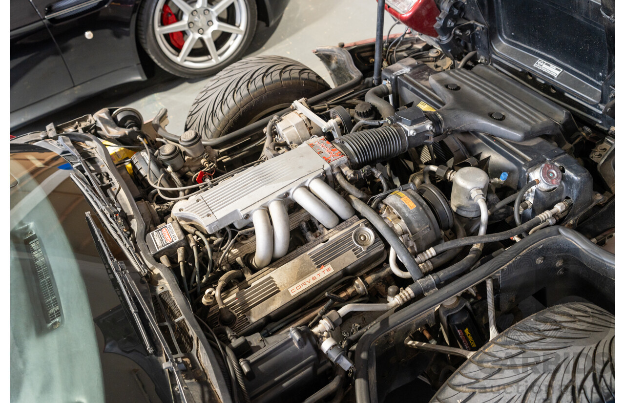 01/1985 Chevrolet Corvette C4 2d Coupe Two Tone Red / Beige V8 5.7L