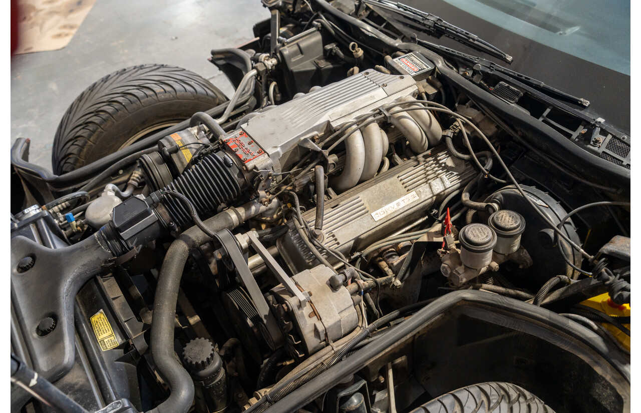 01/1985 Chevrolet Corvette C4 2d Coupe Two Tone Red / Beige V8 5.7L