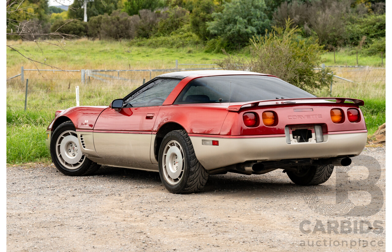 01/1985 Chevrolet Corvette C4 2d Coupe Two Tone Red / Beige V8 5.7L