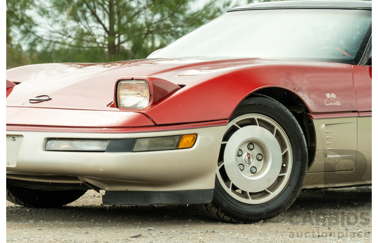 01/1985 Chevrolet Corvette C4 2d Coupe Two Tone Red / Beige V8 5.7L
