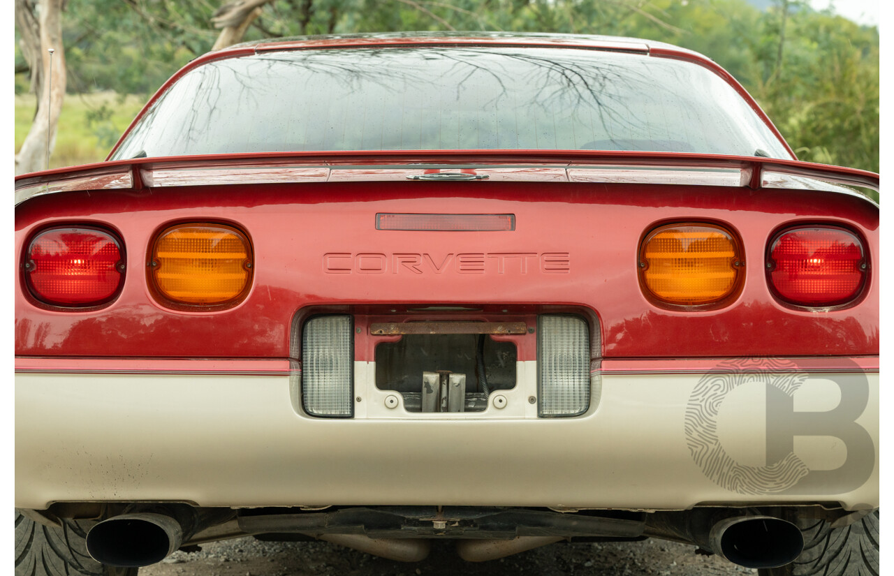 01/1985 Chevrolet Corvette C4 2d Coupe Two Tone Red / Beige V8 5.7L
