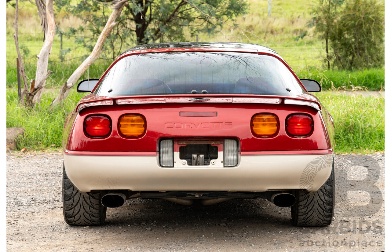 01/1985 Chevrolet Corvette C4 2d Coupe Two Tone Red / Beige V8 5.7L