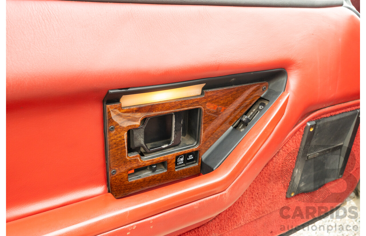 01/1985 Chevrolet Corvette C4 2d Coupe Two Tone Red / Beige V8 5.7L