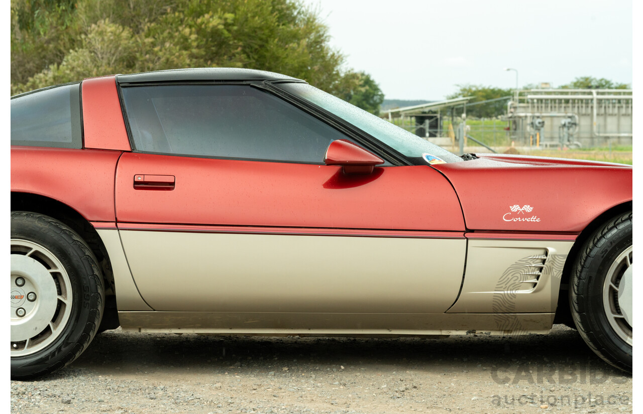 01/1985 Chevrolet Corvette C4 2d Coupe Two Tone Red / Beige V8 5.7L