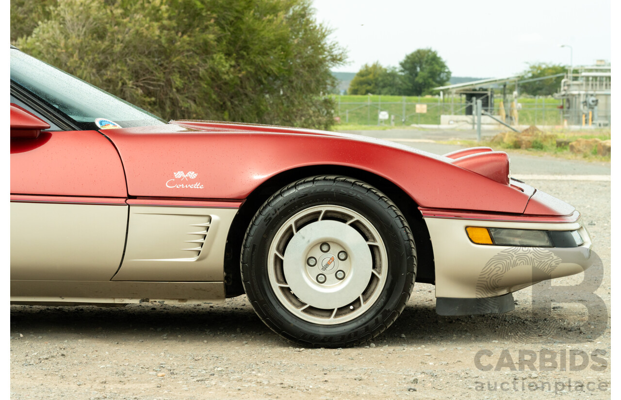 01/1985 Chevrolet Corvette C4 2d Coupe Two Tone Red / Beige V8 5.7L