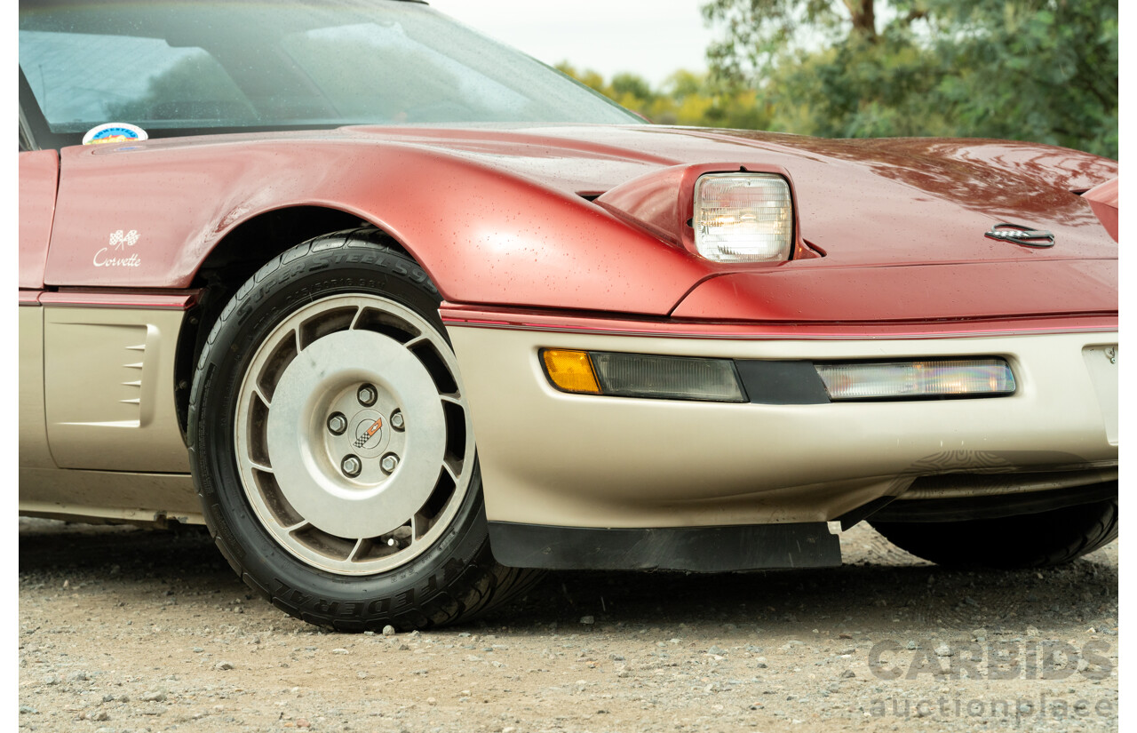 01/1985 Chevrolet Corvette C4 2d Coupe Two Tone Red / Beige V8 5.7L