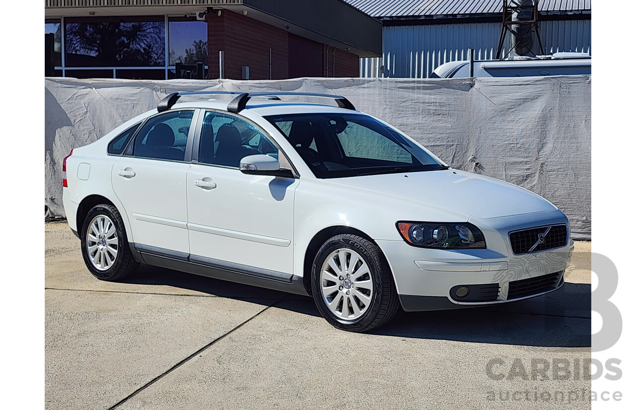 8/2006 Volvo S40 2.4 S MY06 4d Sedan White 2.4L