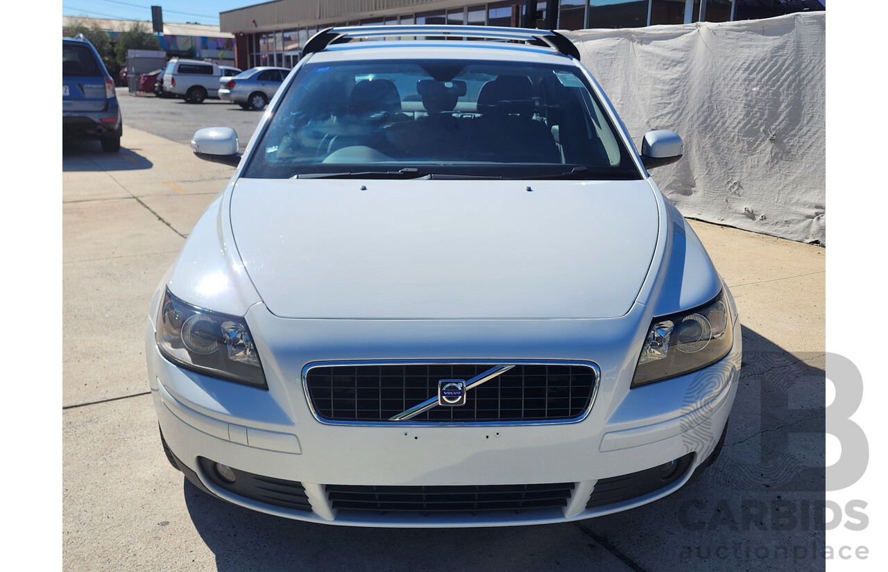8/2006 Volvo S40 2.4 S MY06 4d Sedan White 2.4L