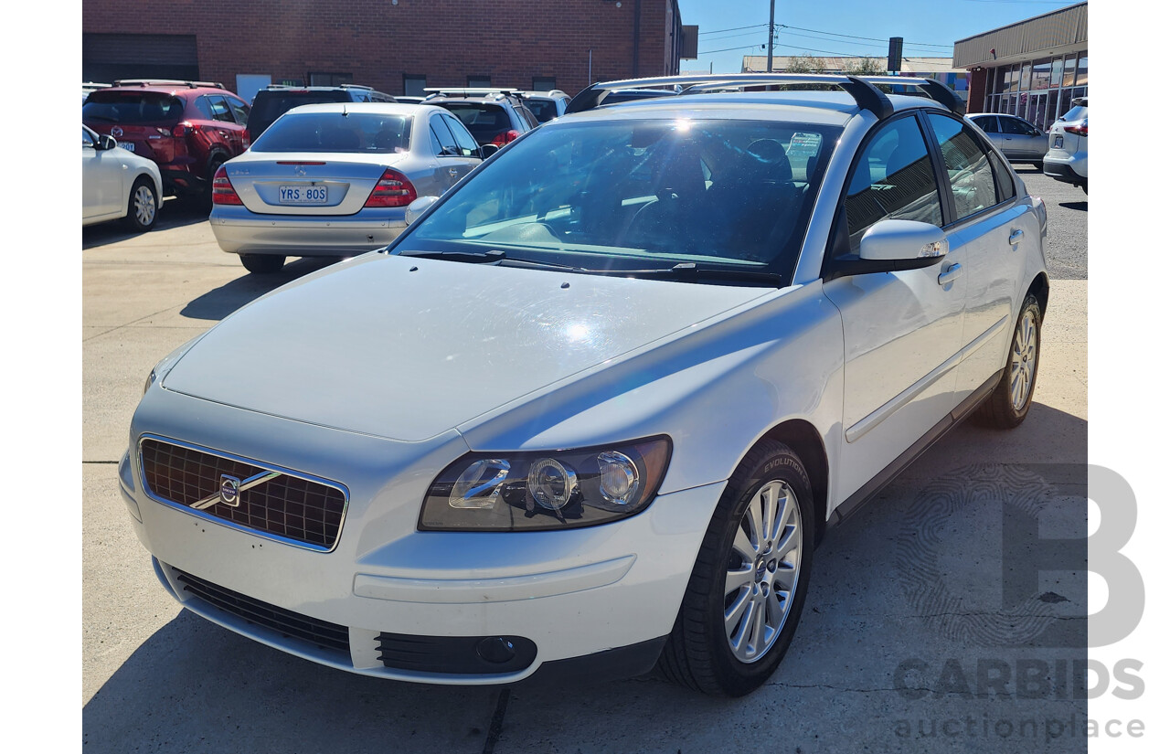 8/2006 Volvo S40 2.4 S MY06 4d Sedan White 2.4L