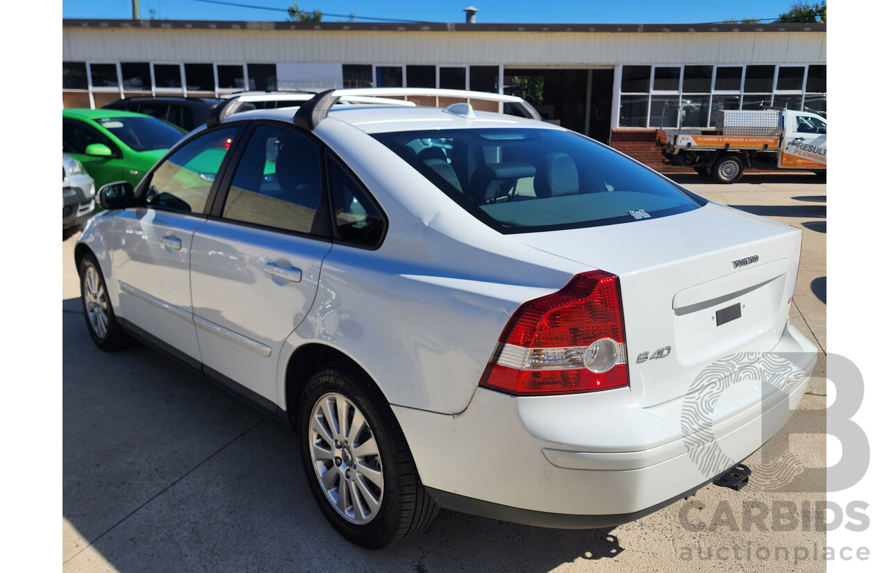 8/2006 Volvo S40 2.4 S MY06 4d Sedan White 2.4L