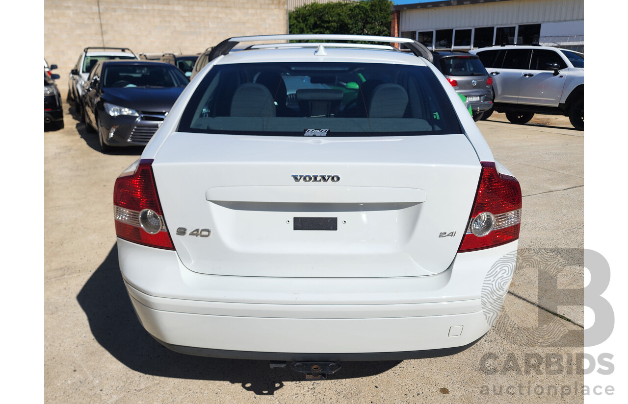 8/2006 Volvo S40 2.4 S MY06 4d Sedan White 2.4L
