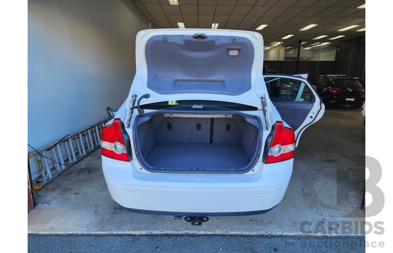 8/2006 Volvo S40 2.4 S MY06 4d Sedan White 2.4L