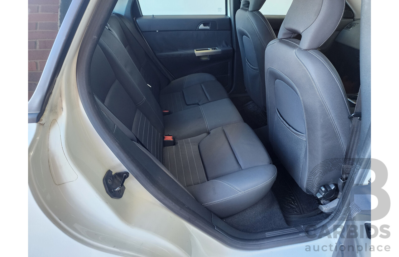 8/2006 Volvo S40 2.4 S MY06 4d Sedan White 2.4L