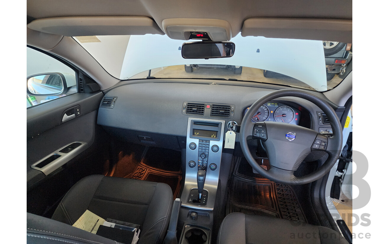 8/2006 Volvo S40 2.4 S MY06 4d Sedan White 2.4L