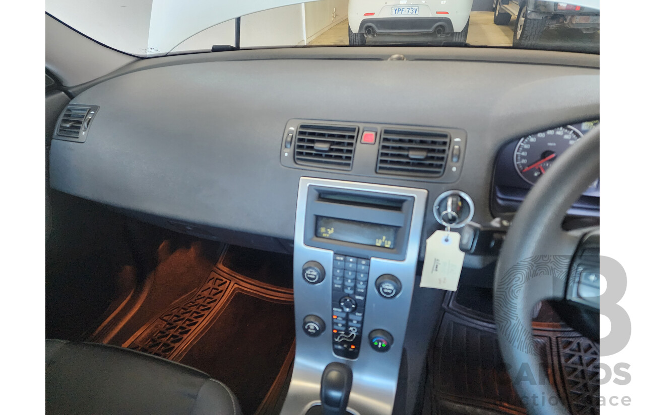 8/2006 Volvo S40 2.4 S MY06 4d Sedan White 2.4L