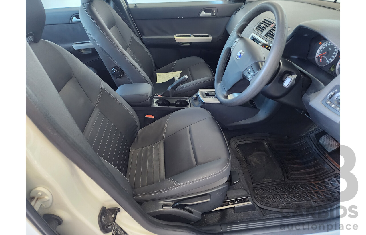 8/2006 Volvo S40 2.4 S MY06 4d Sedan White 2.4L