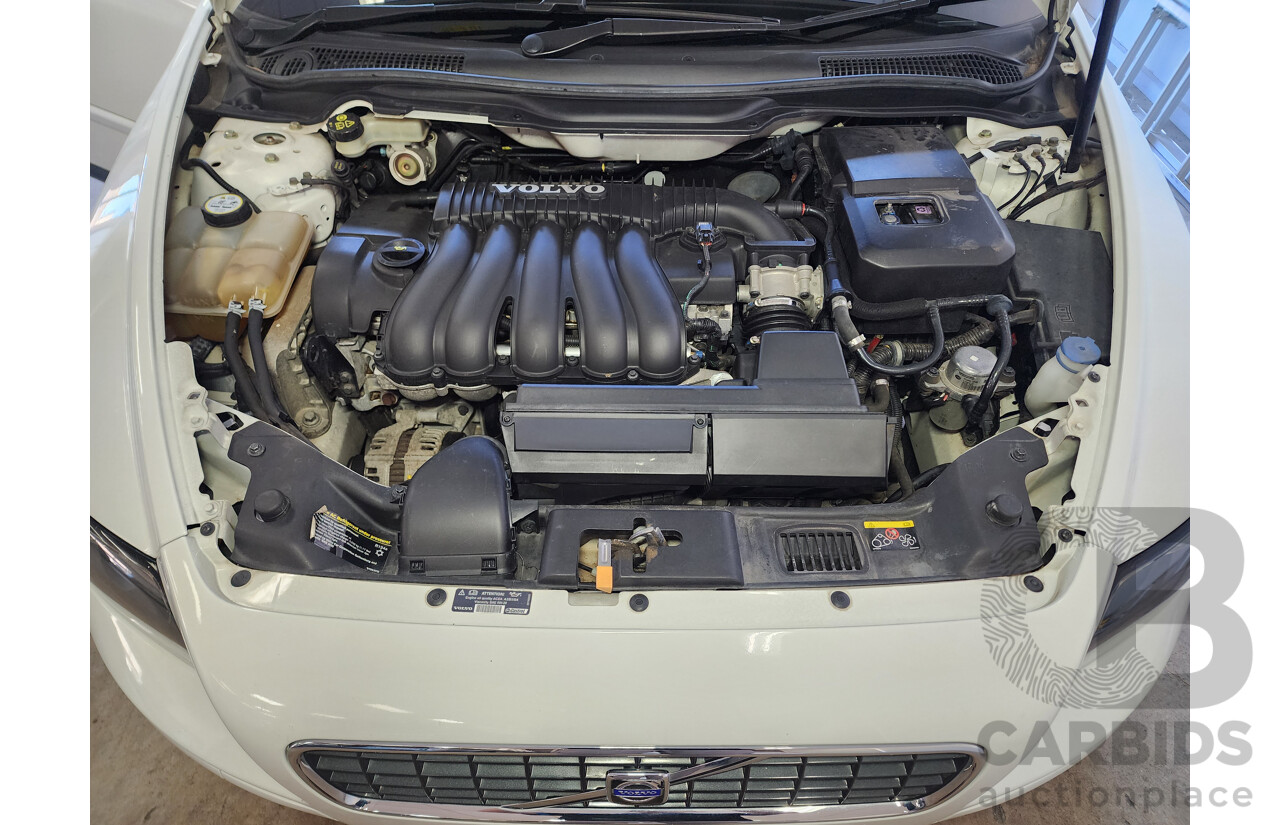 8/2006 Volvo S40 2.4 S MY06 4d Sedan White 2.4L