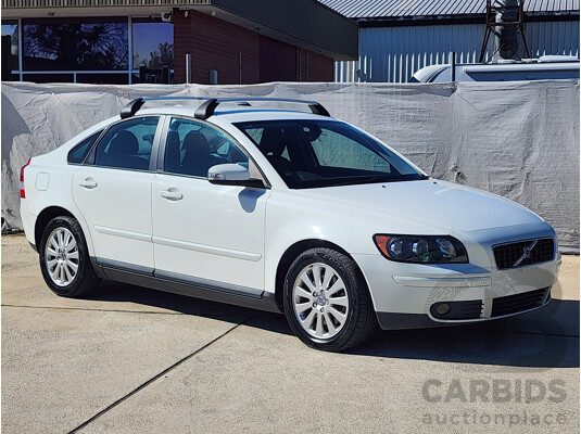 8/2006 Volvo S40 2.4 S MY06 4d Sedan White 2.4L