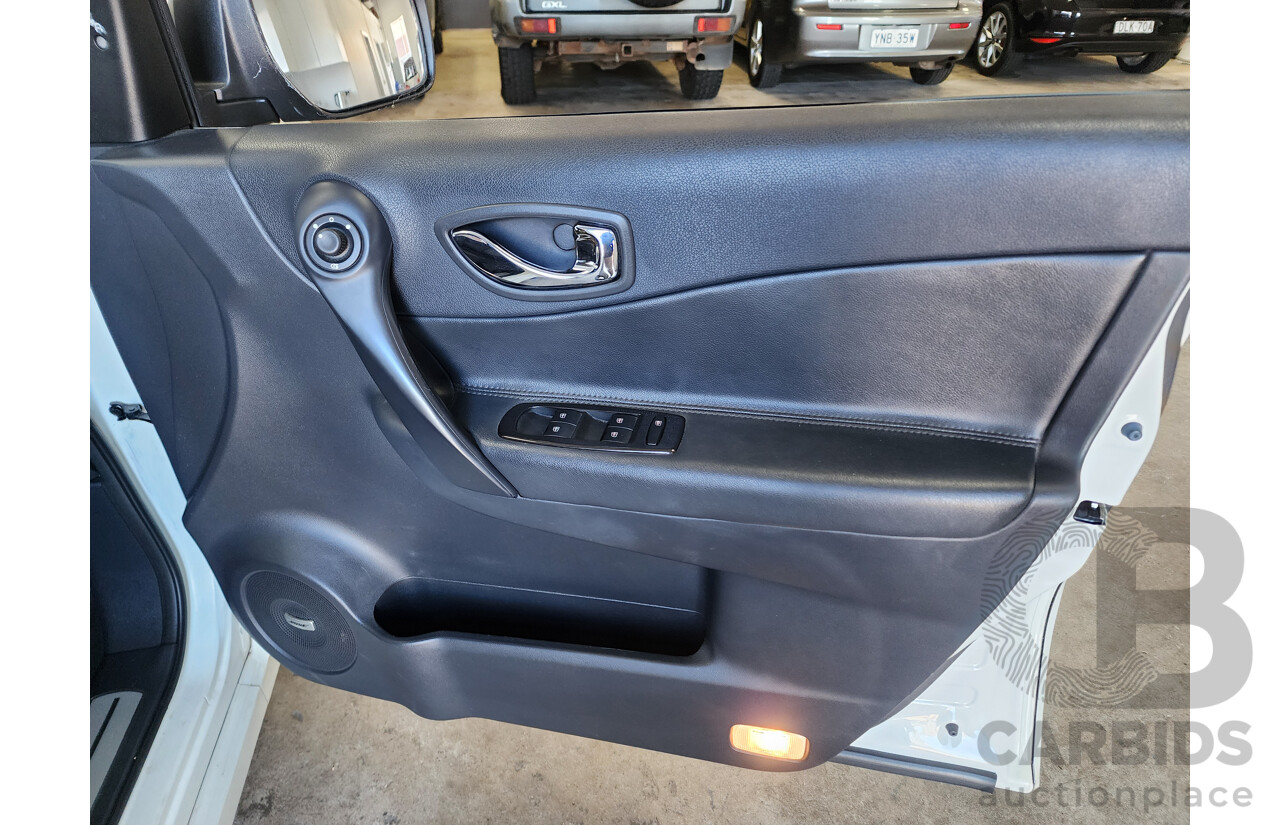 11/2013 Renault Koleos Privilege (4x4) H45 PHASE III 4d Wagon White 2.0L