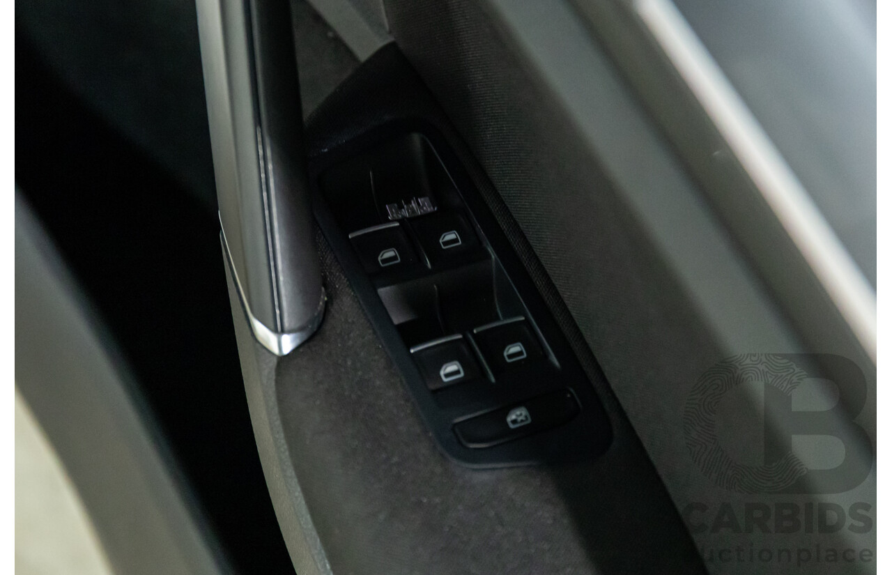 4/2014 Volkswagen Golf 110 TDI Highline R-Line Package AU MY14.5 5d Hatchback Pure White Turbo 2.0L