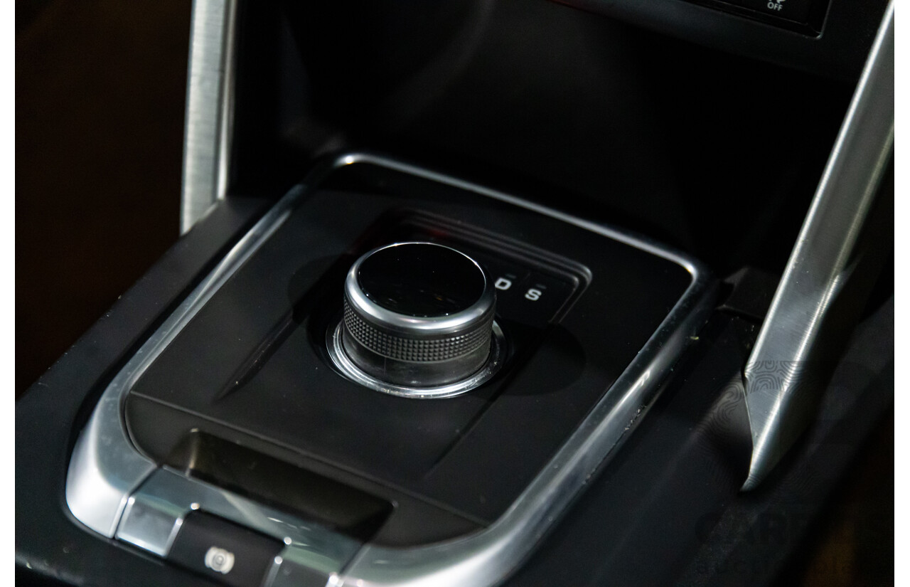 01/2018 Land Rover Discovery Sport TD4 SE (110kW AWD) L550 MY18 4d Wagon Narvik Black Turbo Diesel 2.0L - 7 Seater