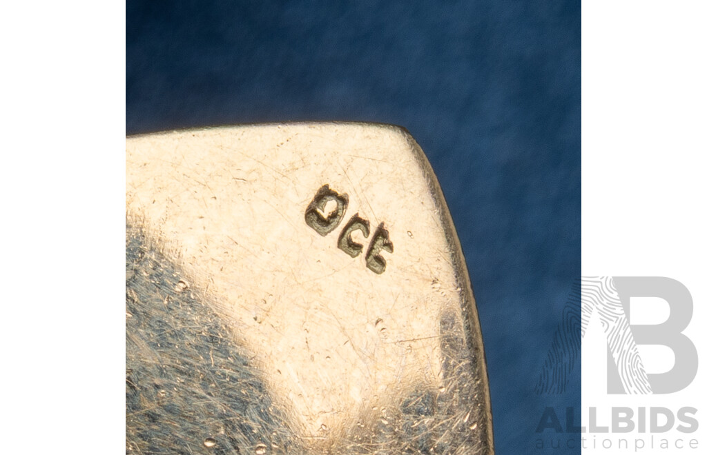 9ct Yellow Gold Curb Link Bracelet with Heart Locket - 22.77gms