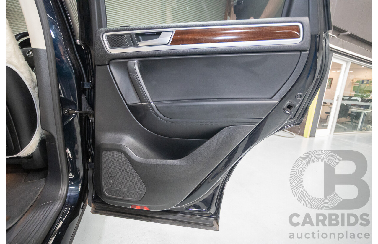 6/2016 Volkswagen Touareg V6 TDI (AWD) 7P MY16 4D Wagon Moonlight Blue Pearlescent Diesel V6 (180kW) 3.0L