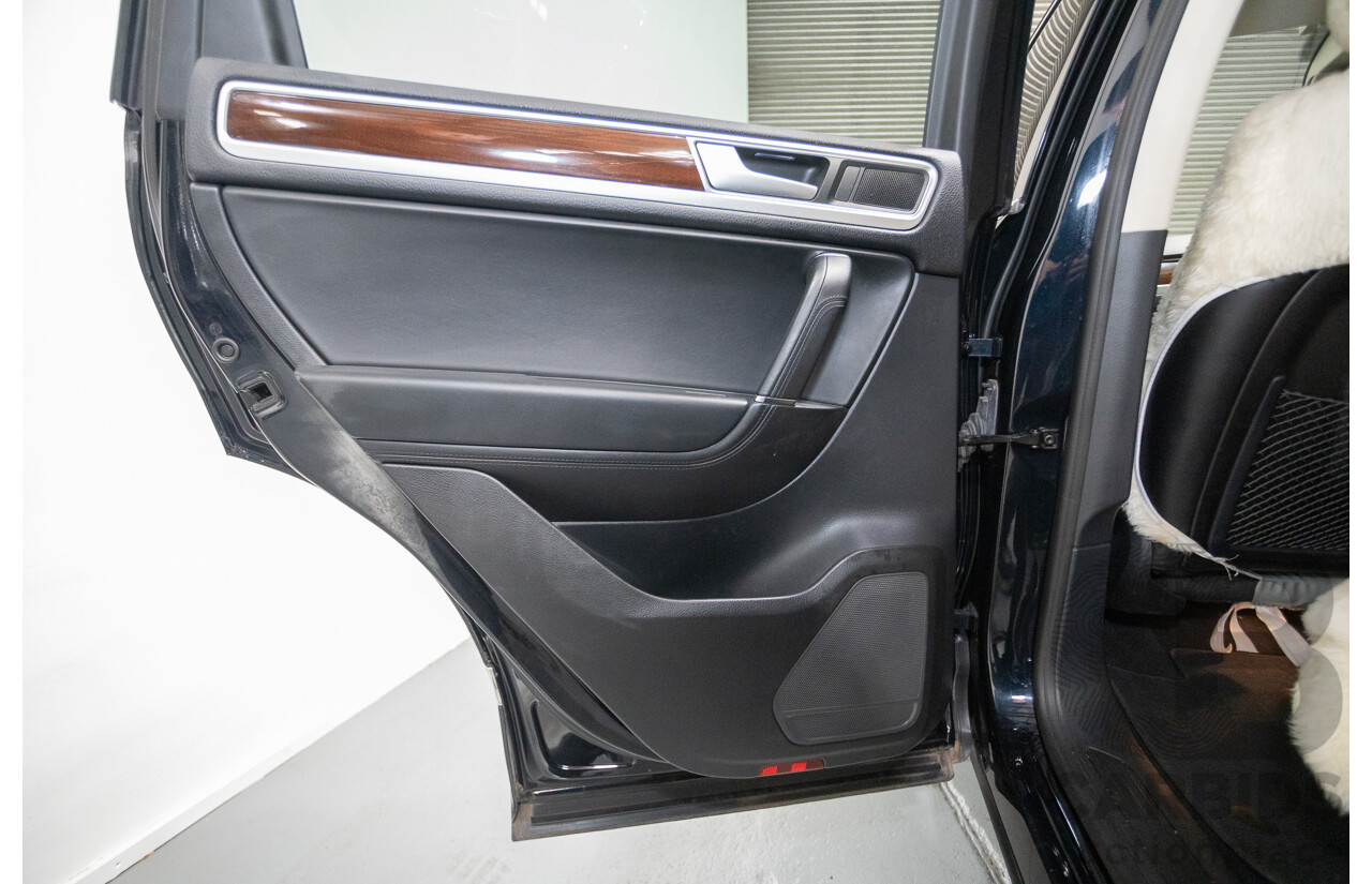 6/2016 Volkswagen Touareg V6 TDI (AWD) 7P MY16 4D Wagon Moonlight Blue Pearlescent Diesel V6 (180kW) 3.0L