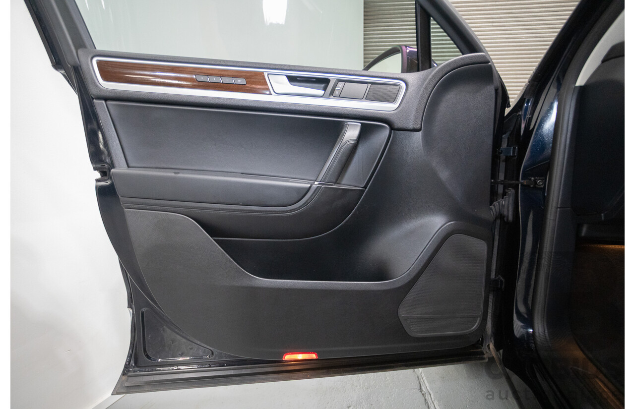 6/2016 Volkswagen Touareg V6 TDI (AWD) 7P MY16 4D Wagon Moonlight Blue Pearlescent Diesel V6 (180kW) 3.0L