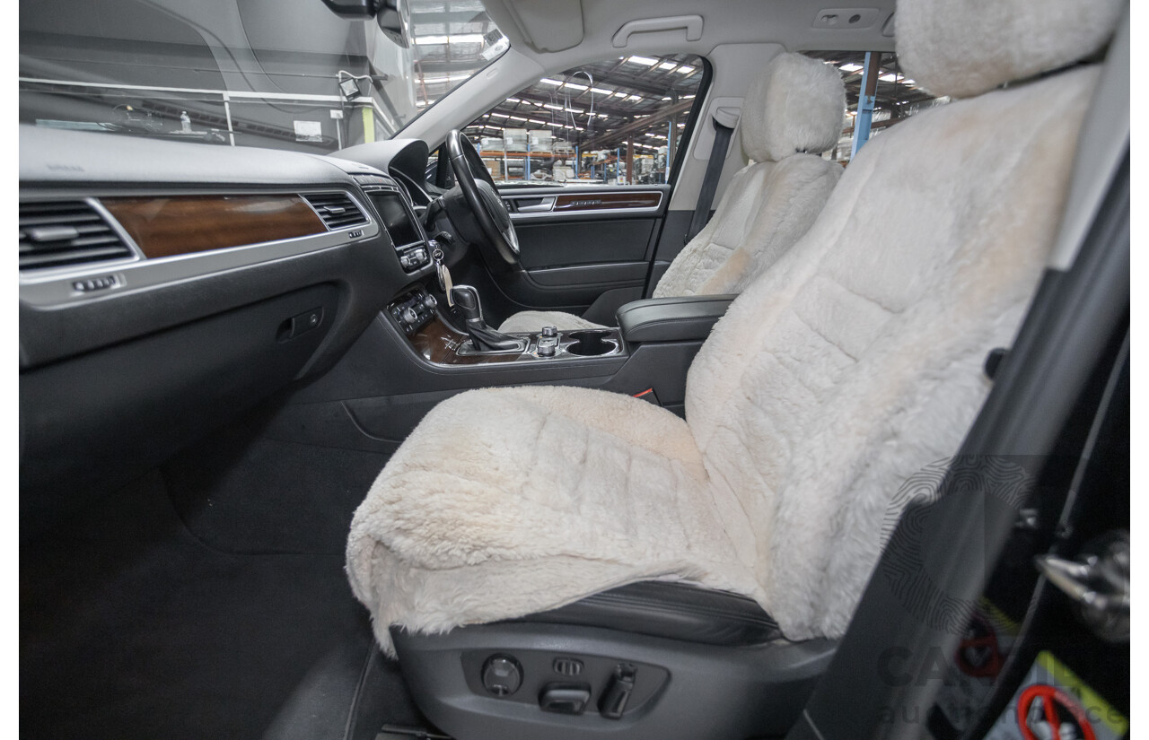 6/2016 Volkswagen Touareg V6 TDI (AWD) 7P MY16 4D Wagon Moonlight Blue Pearlescent Diesel V6 (180kW) 3.0L