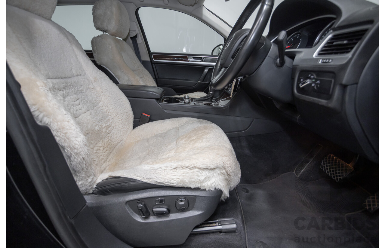 6/2016 Volkswagen Touareg V6 TDI (AWD) 7P MY16 4D Wagon Moonlight Blue Pearlescent Diesel V6 (180kW) 3.0L