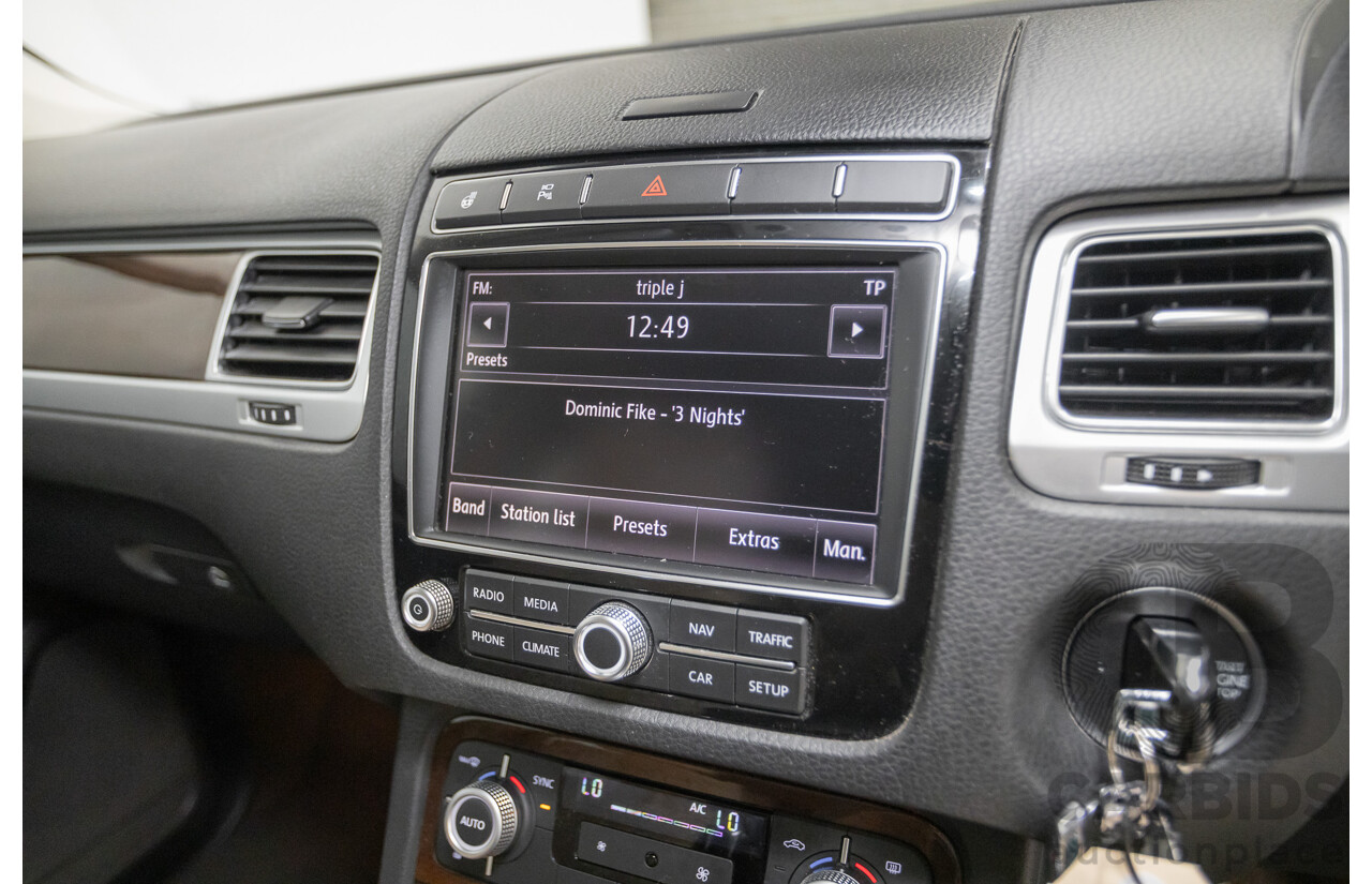 6/2016 Volkswagen Touareg V6 TDI (AWD) 7P MY16 4D Wagon Moonlight Blue Pearlescent Diesel V6 (180kW) 3.0L