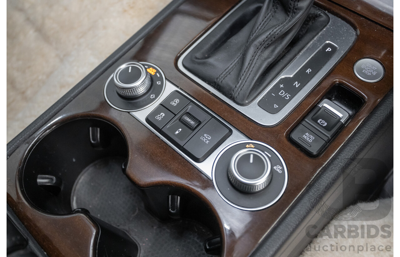 6/2016 Volkswagen Touareg V6 TDI (AWD) 7P MY16 4D Wagon Moonlight Blue Pearlescent Diesel V6 (180kW) 3.0L