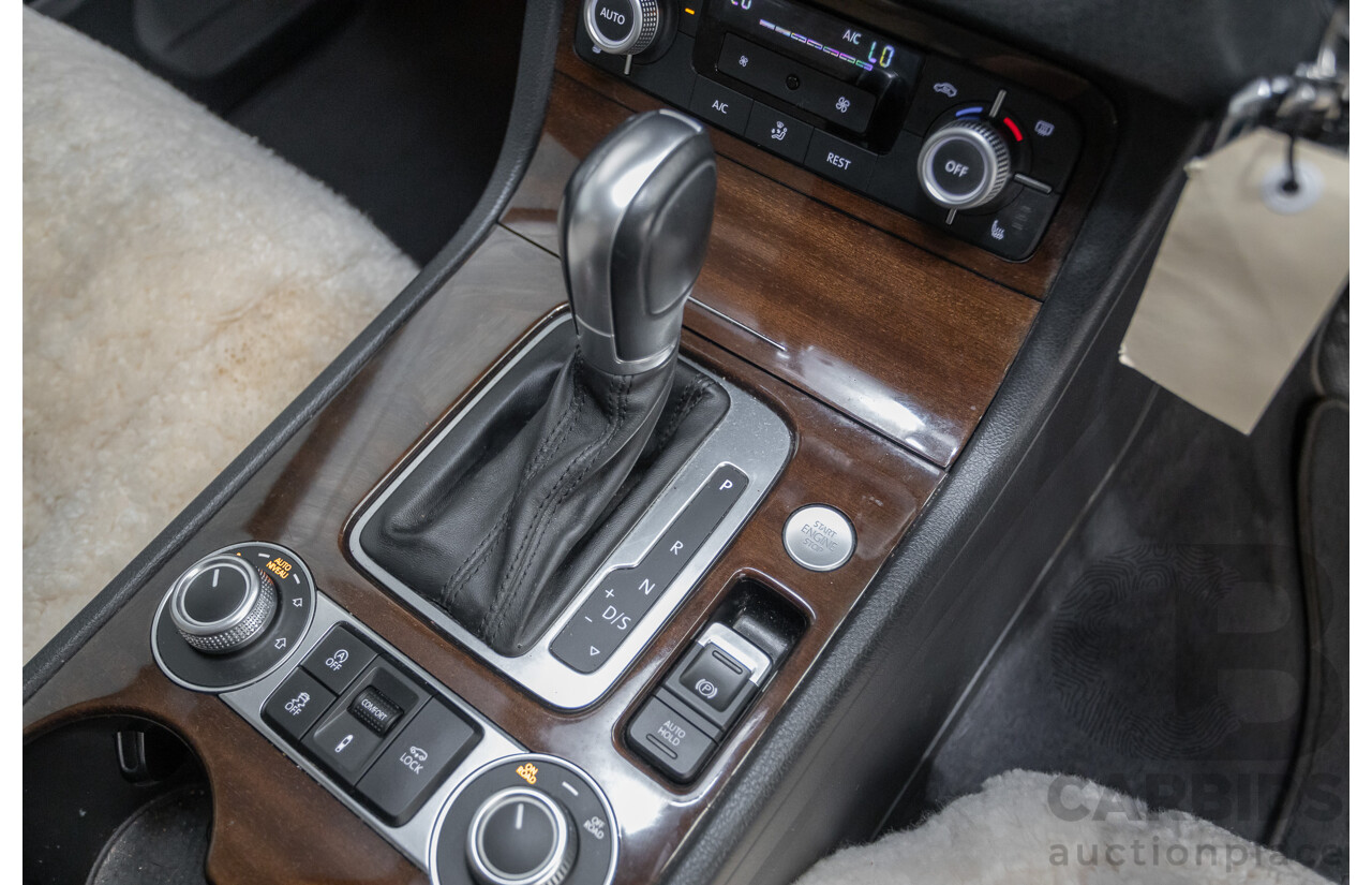 6/2016 Volkswagen Touareg V6 TDI (AWD) 7P MY16 4D Wagon Moonlight Blue Pearlescent Diesel V6 (180kW) 3.0L