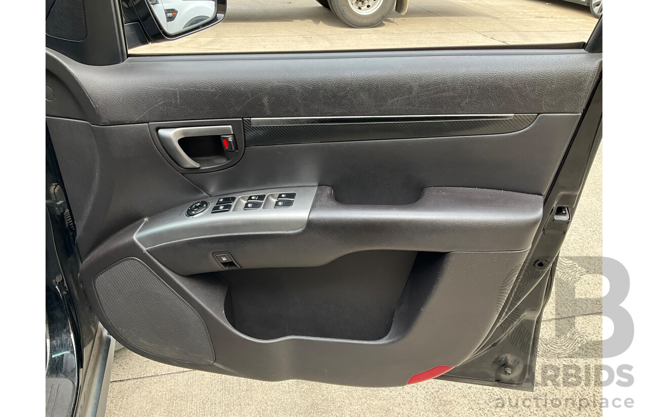 4/2012 Hyundai Santa Fe Trail CRDi (4x4) CM MY12 4d Wagon Phantom Black Pearl Turbo Diesel 2.2L - 7 Seater