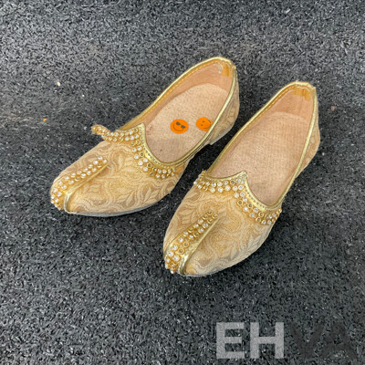 Vintage Style-inspired Decorative Items - Ceramics, Wooden Boxes and Traditional Accessories