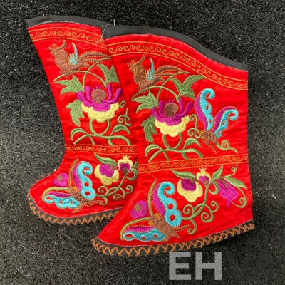 Vintage Style-inspired Decorative Items - Ceramics, Wooden Boxes and Traditional Accessories