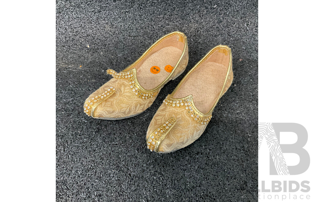 Vintage Style-inspired Decorative Items - Ceramics, Wooden Boxes and Traditional Accessories