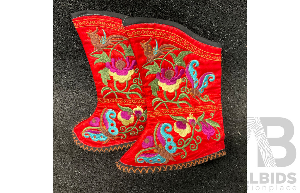 Vintage Style-inspired Decorative Items - Ceramics, Wooden Boxes and Traditional Accessories