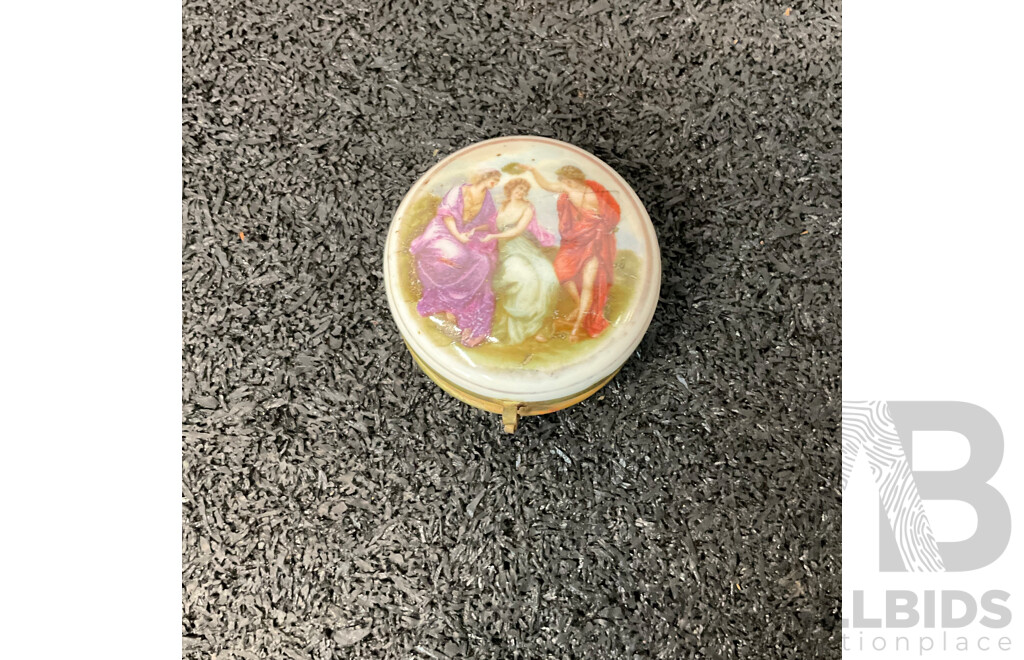 Vintage Style-inspired Decorative Items - Ceramics, Wooden Boxes and Traditional Accessories