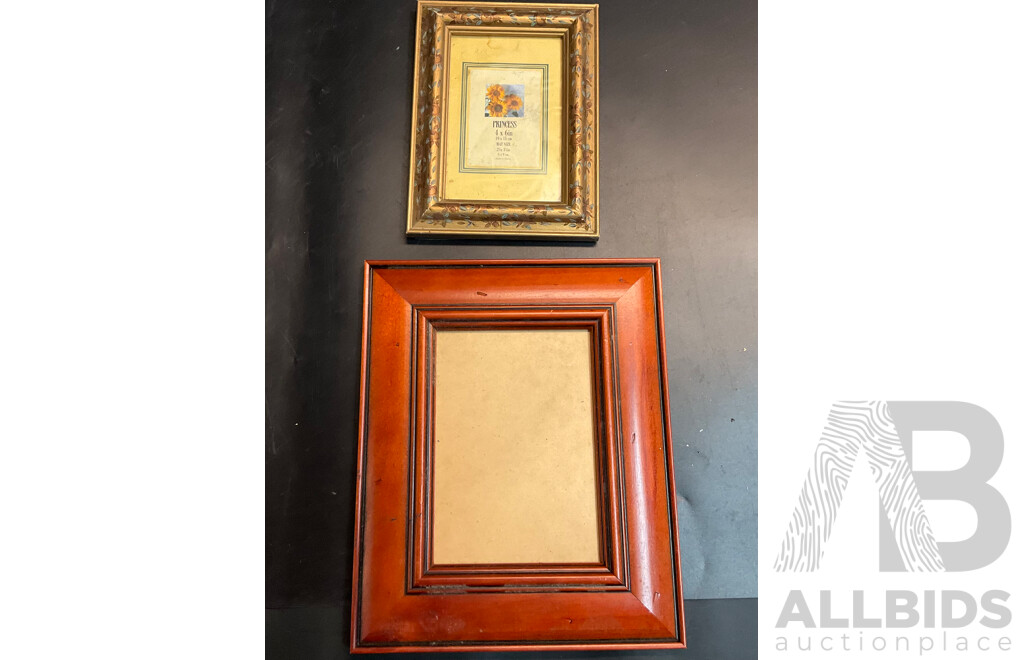 Set of Parker Arrow Ballpoint Pens/Pencils & Assorted Photo Frames and Candy Cane Lane Sign